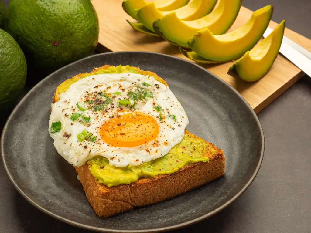 Herzhaftes LCHF-Brötchen