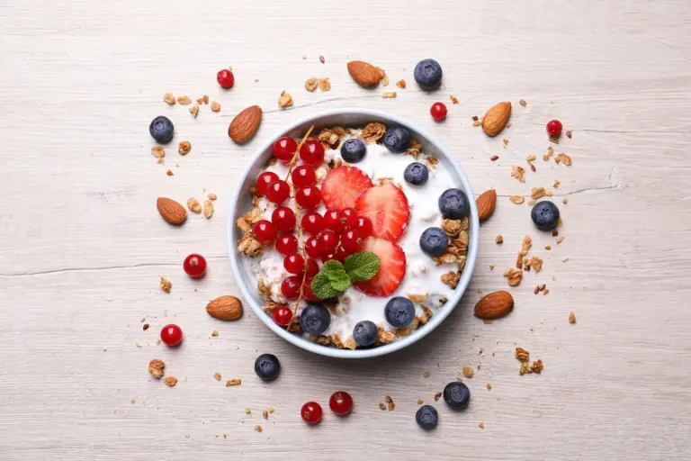 LCHF Rezept - Quark mit Leinöl Beeren und Nüssen